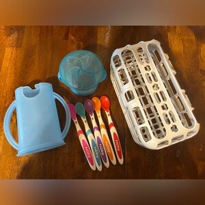 Baby bundle of accessories, spoon, dishwasher rack, snack bowl, flipping holder